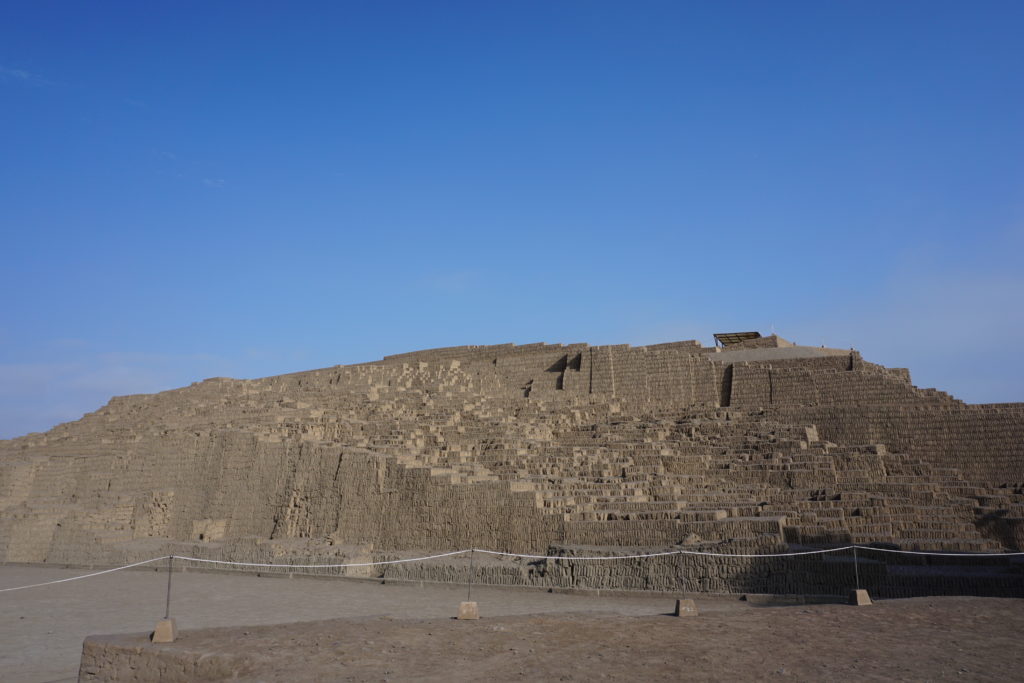 huaca pucllana peru